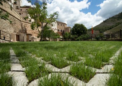 Piso especial del aparcamiento en el jardín